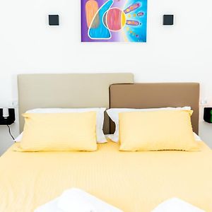 Zeta Rooms